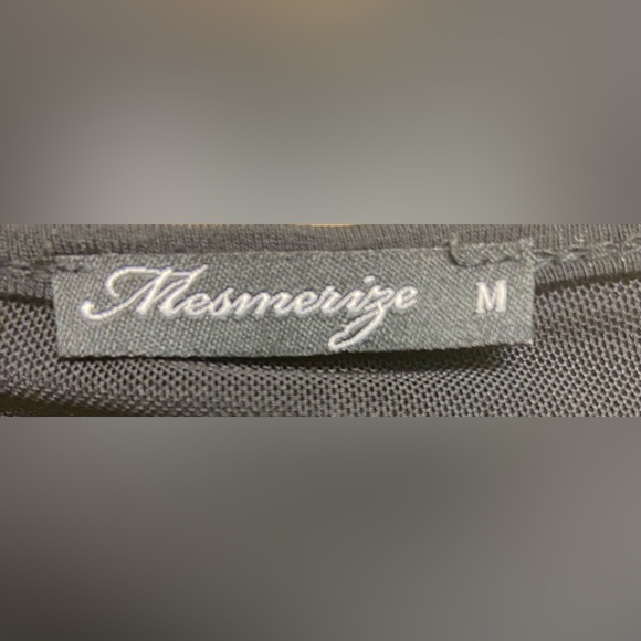 MESMERIZE WOMEN FASHIONABLE BLOUSE TOP MADE IN USA SIZE MEDIUM MSRP $98.00 - Picture 6 of 6